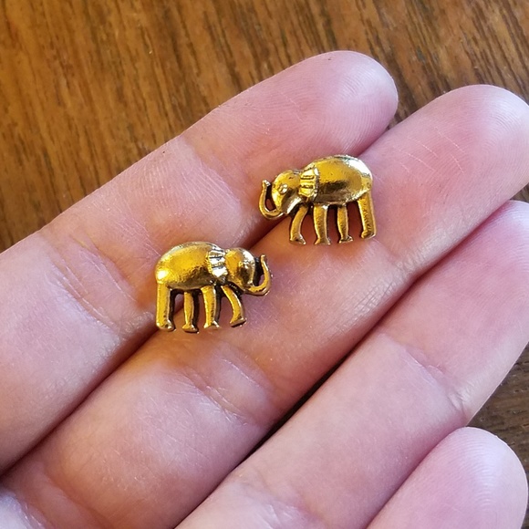 NWOT Gold Elephant Studs - Picture 2 of 6